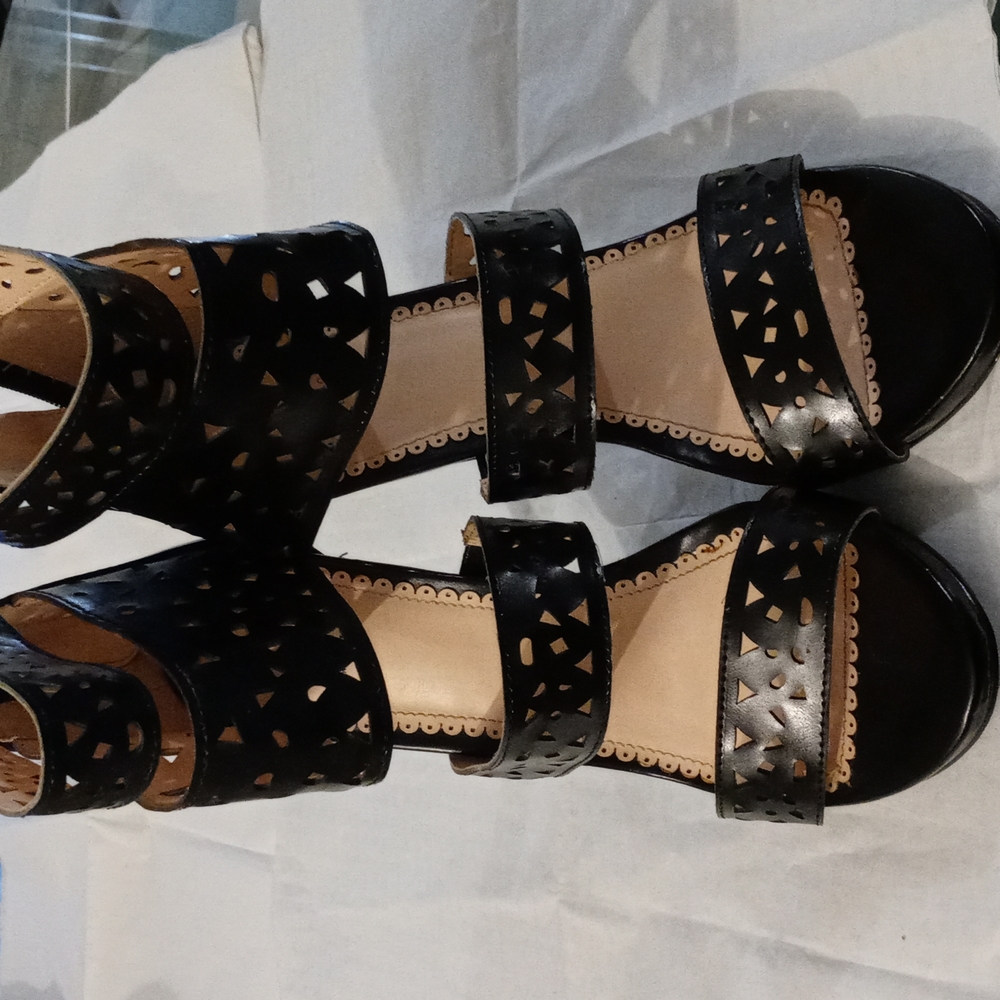 Black heel shoes